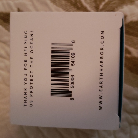 NIB Earth Harbor Glow Juice mask - Picture 4 of 4